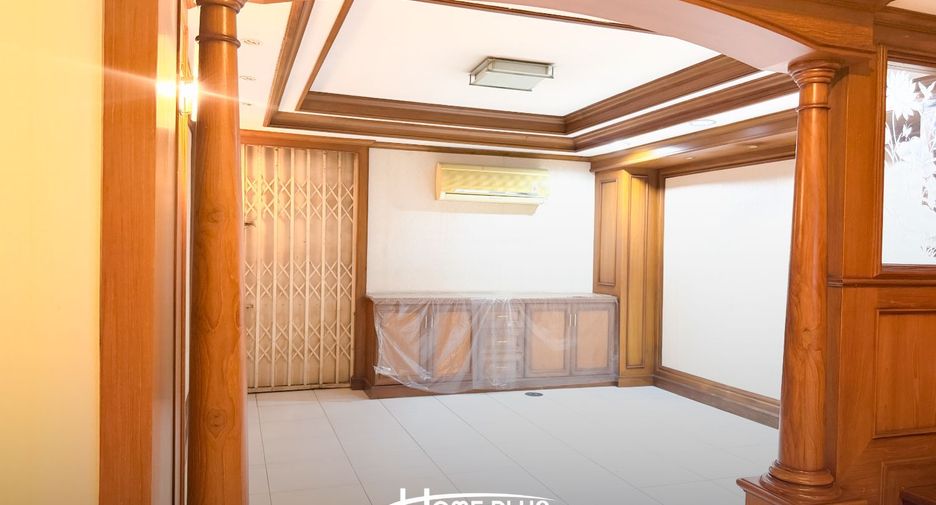 For sale 5 bedrooms retail Space in Thon Buri, Bangkok