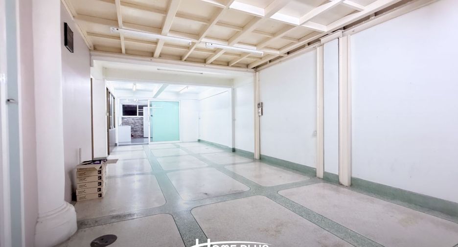 For sale 5 bedrooms retail Space in Thon Buri, Bangkok