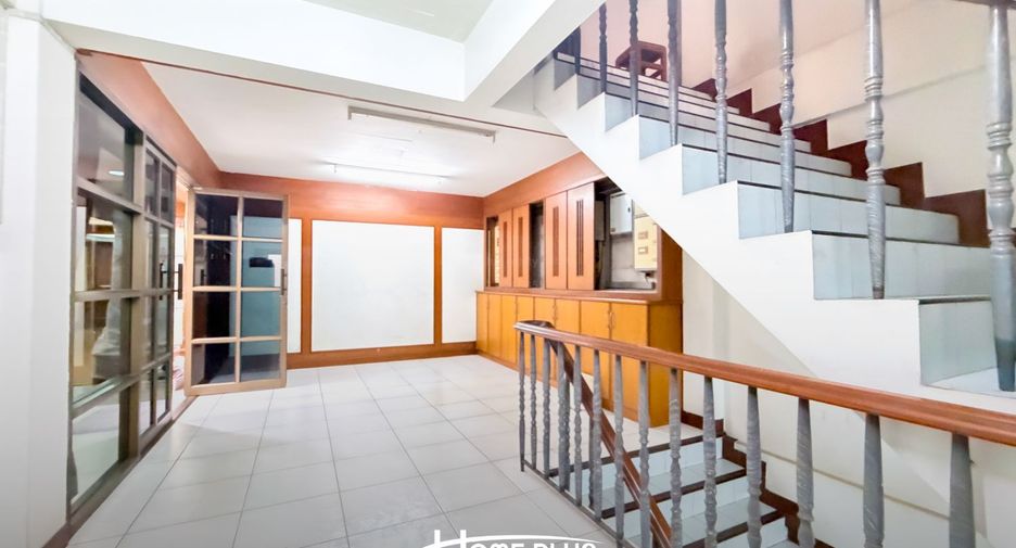 For sale 5 bedrooms retail Space in Thon Buri, Bangkok