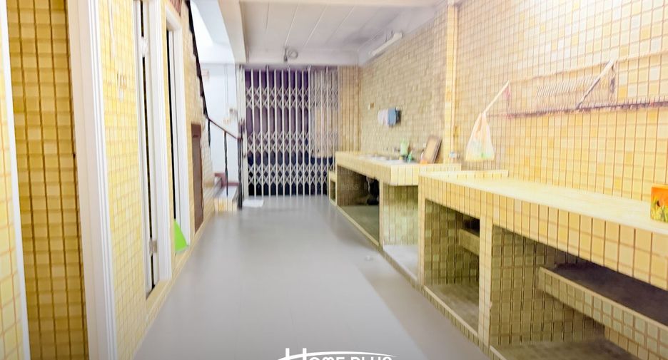 For sale 5 bedrooms retail Space in Thon Buri, Bangkok