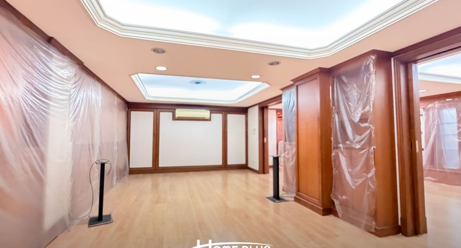 For sale 5 bedrooms retail Space in Thon Buri, Bangkok
