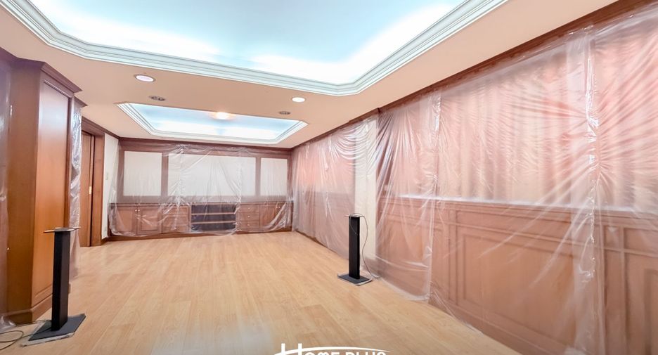 For sale 5 bedrooms retail Space in Thon Buri, Bangkok