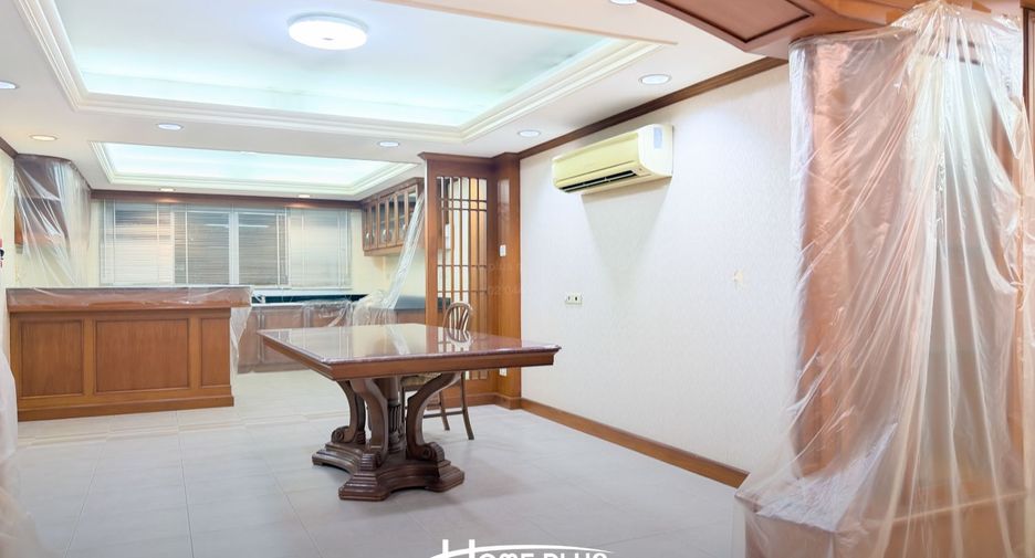 For sale 5 bedrooms retail Space in Thon Buri, Bangkok