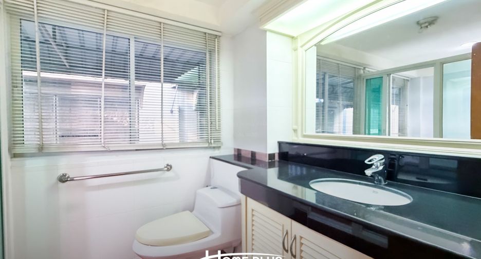 For sale 5 bedrooms retail Space in Thon Buri, Bangkok