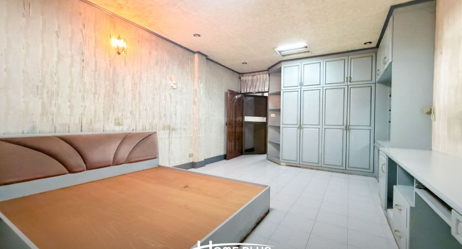 For sale 5 bedrooms retail Space in Thon Buri, Bangkok