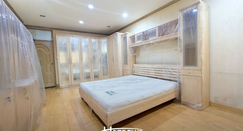 For sale 5 bedrooms retail Space in Thon Buri, Bangkok