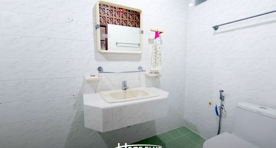 For sale 5 bedrooms retail Space in Thon Buri, Bangkok