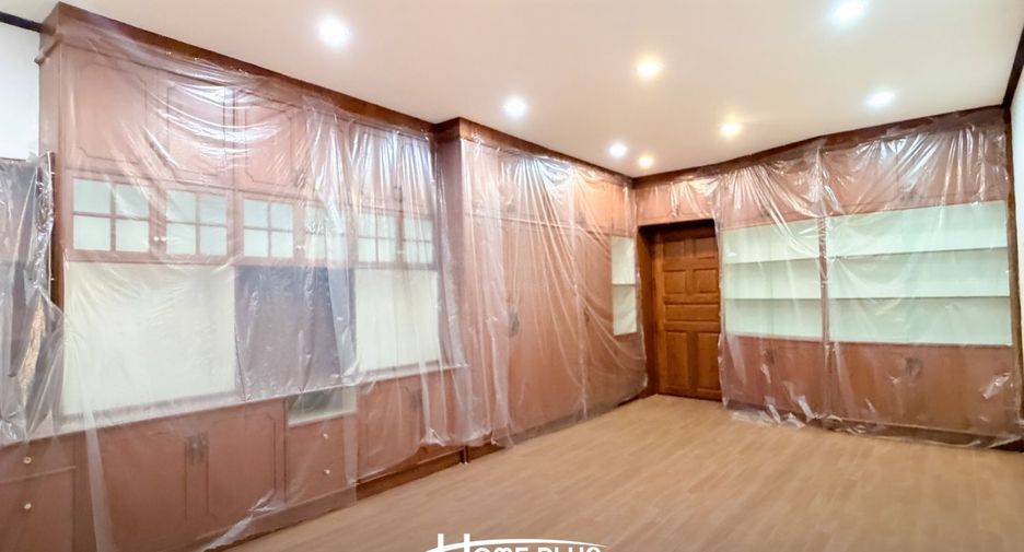 For sale 5 bedrooms retail Space in Thon Buri, Bangkok