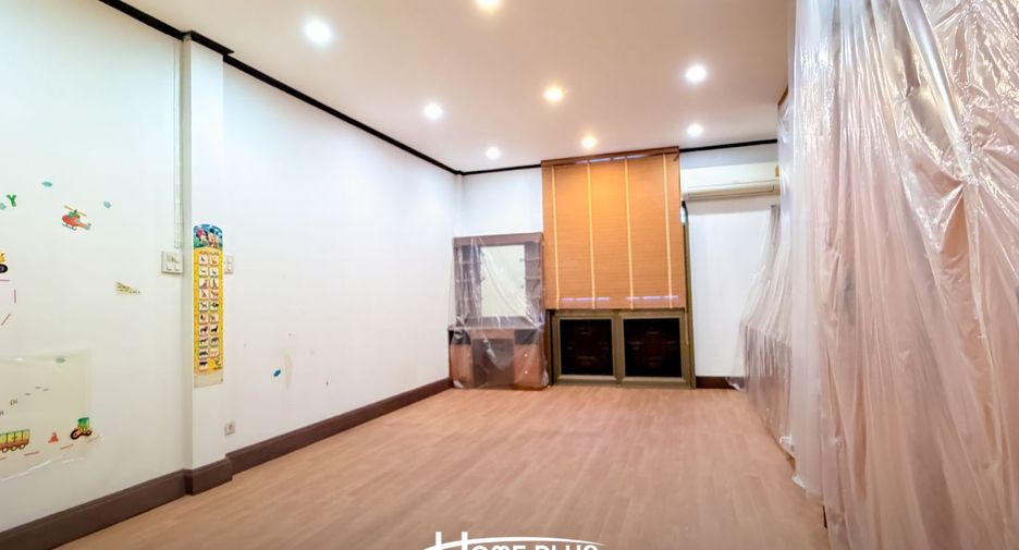 For sale 5 bedrooms retail Space in Thon Buri, Bangkok