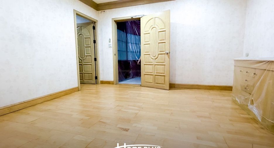For sale 5 bedrooms retail Space in Thon Buri, Bangkok