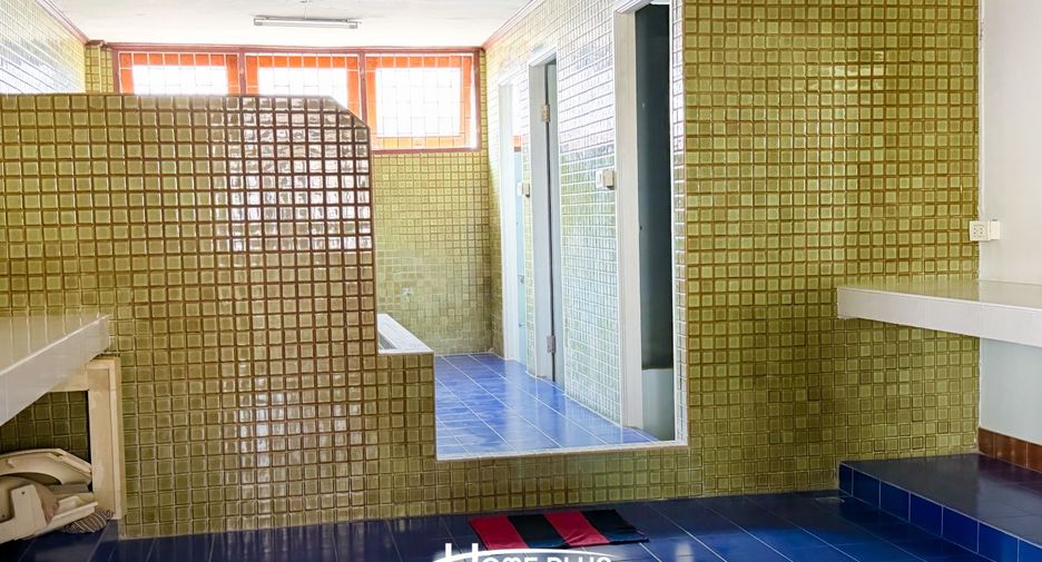 For sale 5 bedrooms retail Space in Thon Buri, Bangkok