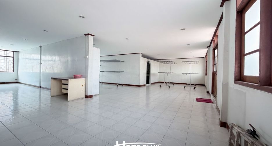 For sale 5 bedrooms retail Space in Thon Buri, Bangkok