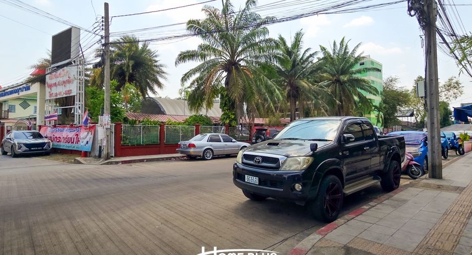For sale 3 bedrooms retail Space in Lat Krabang, Bangkok
