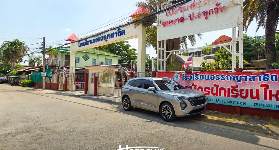 For sale 3 bedrooms retail Space in Lat Krabang, Bangkok