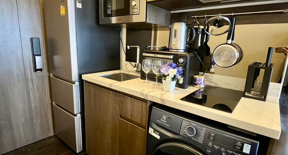 For rent 2 bedrooms condo in Watthana, Bangkok