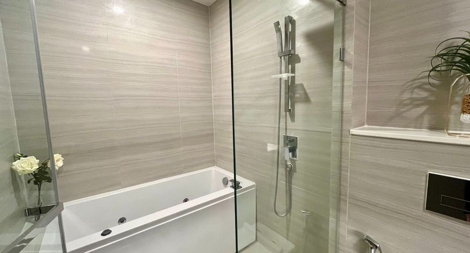 For rent 2 bedrooms condo in Watthana, Bangkok