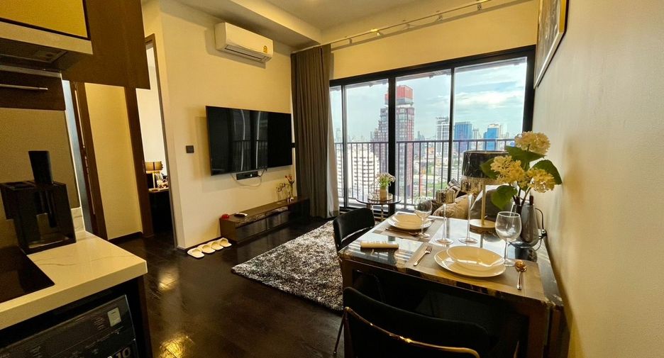 For rent 2 bedrooms condo in Watthana, Bangkok