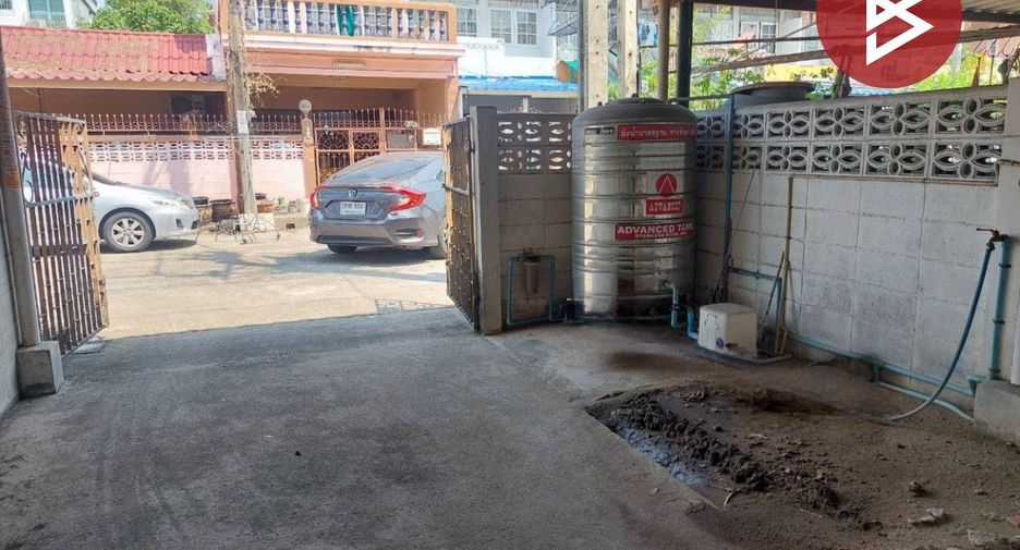 For sale 2 bedrooms townhouse in Bang Kapi, Bangkok