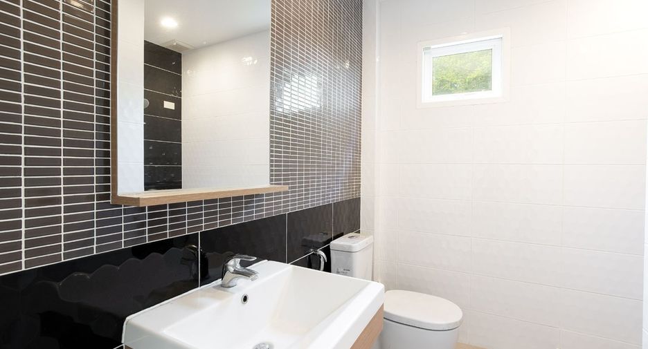 For sale 4 bedrooms house in Pak Kret, Nonthaburi