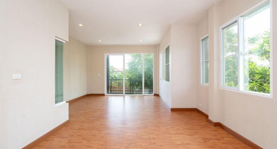 For sale 4 bedrooms house in Pak Kret, Nonthaburi