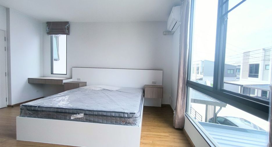 For rent 3 bedrooms townhouse in Bang Phli, Samut Prakan