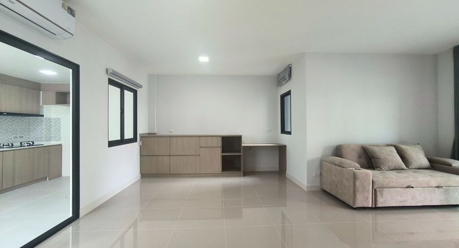 For rent 3 bedrooms townhouse in Bang Phli, Samut Prakan