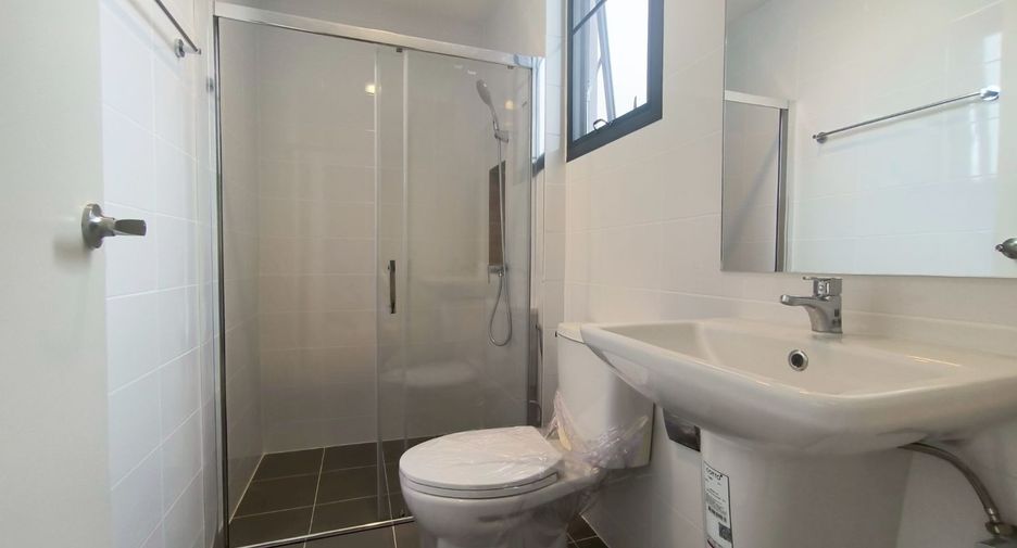 For rent 3 bedrooms townhouse in Bang Phli, Samut Prakan