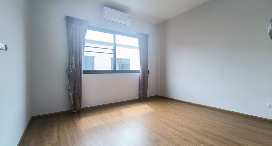 For rent 3 bedrooms townhouse in Bang Phli, Samut Prakan