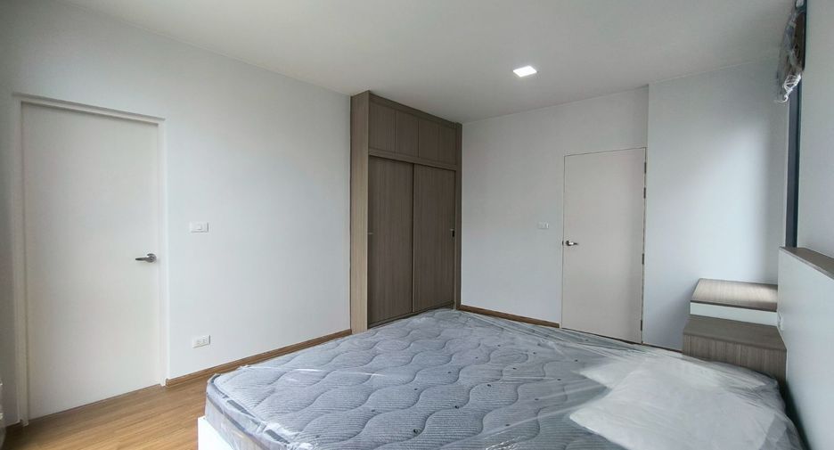 For rent 3 bedrooms townhouse in Bang Phli, Samut Prakan