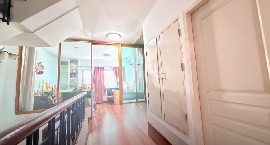 À vendre 3 chambres maison de ville à Lak Si, Bangkok