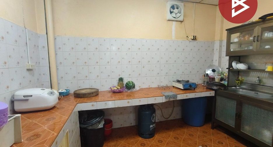 For sale 4 bedrooms townhouse in Bang Khen, Bangkok