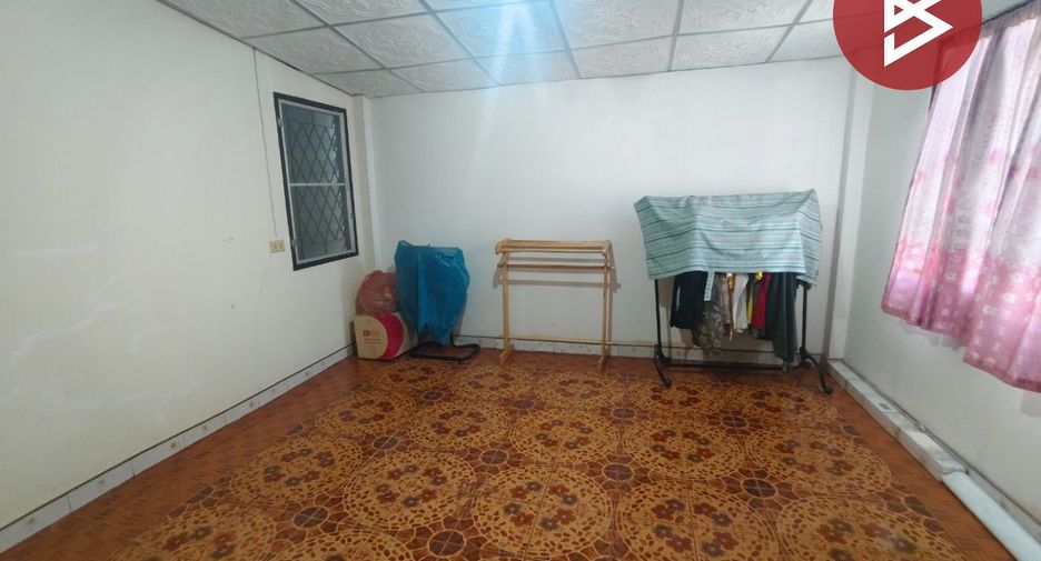 For sale 4 bedrooms townhouse in Bang Khen, Bangkok