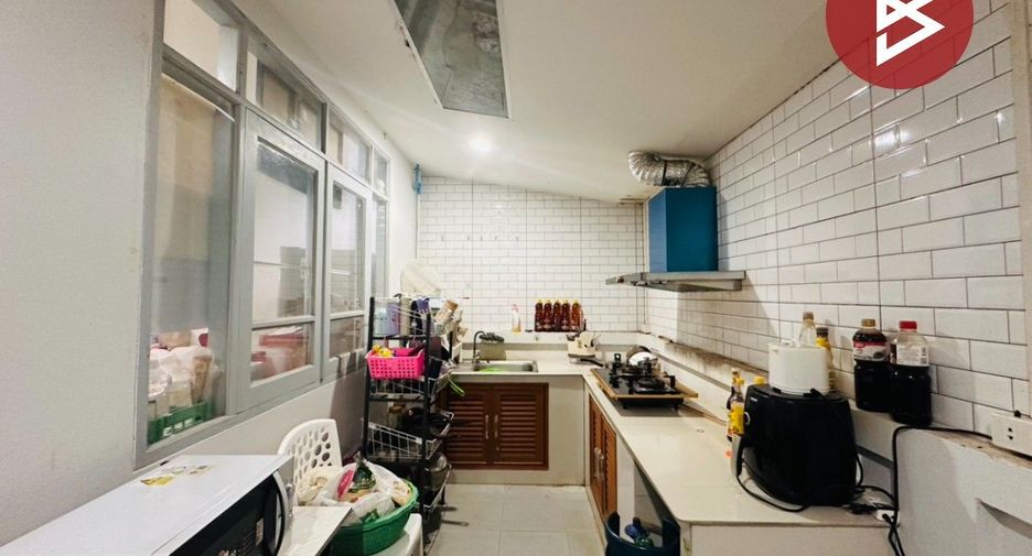 À vendre 3 chambres maison de ville à Mueang Nakhon Pathom, Nakhon Pathom