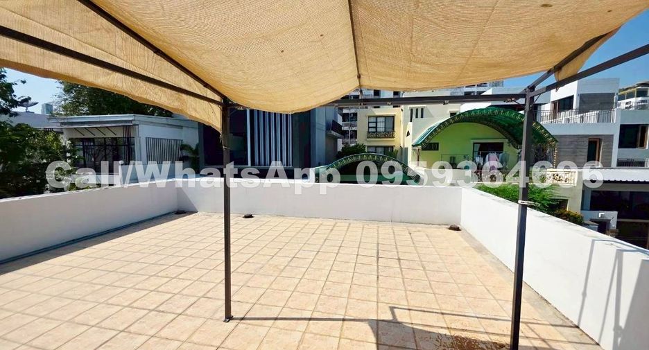 For rent 4 bedrooms house in Watthana, Bangkok