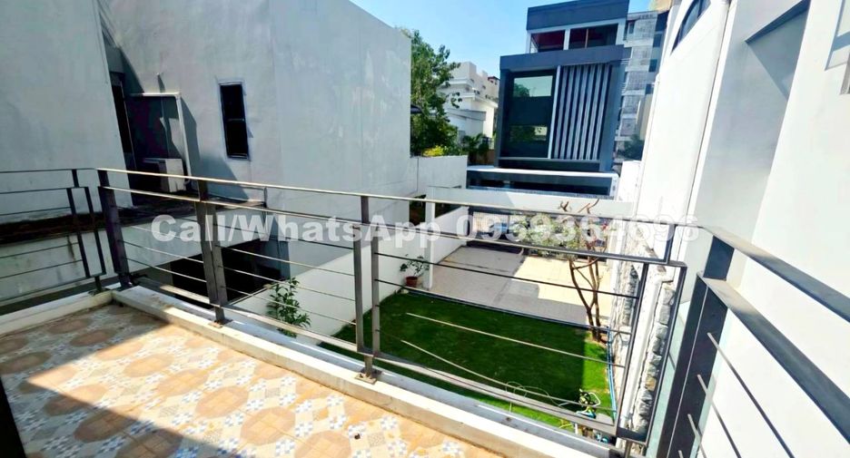 For rent 4 bedrooms house in Watthana, Bangkok