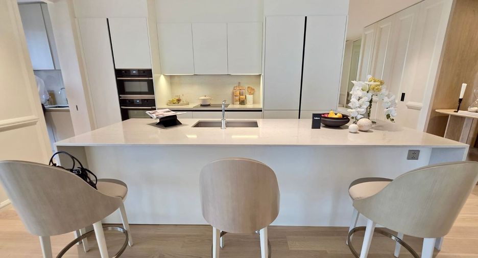 For sale 2 bedrooms condo in Khlong Toei, Bangkok