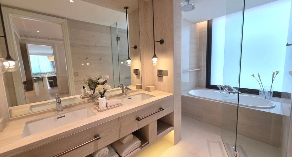 For sale 2 bedrooms condo in Khlong Toei, Bangkok