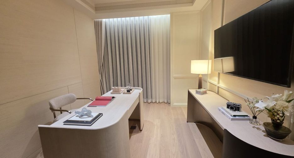 For sale 2 bedrooms condo in Khlong Toei, Bangkok