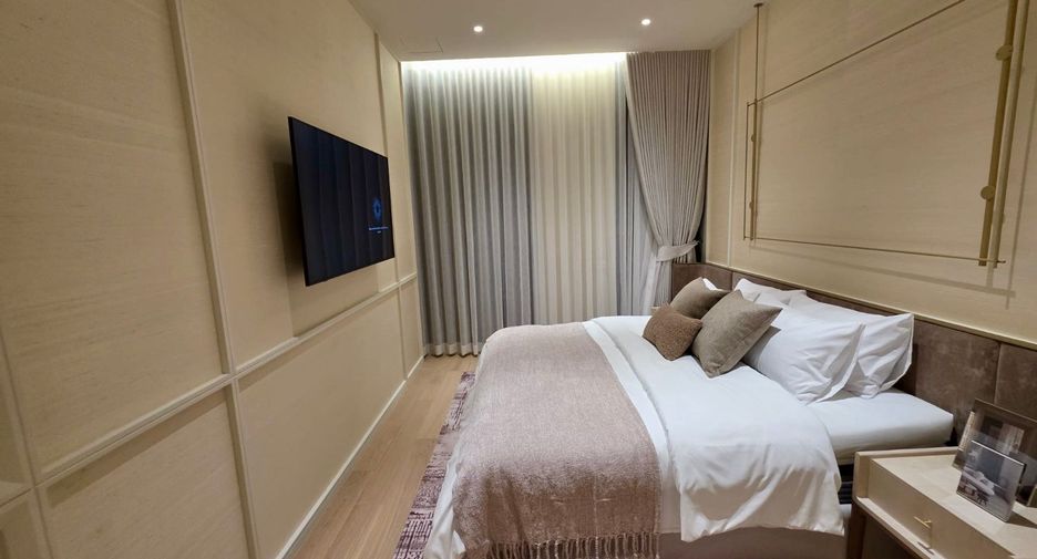 For sale 3 bedrooms condo in Khlong Toei, Bangkok