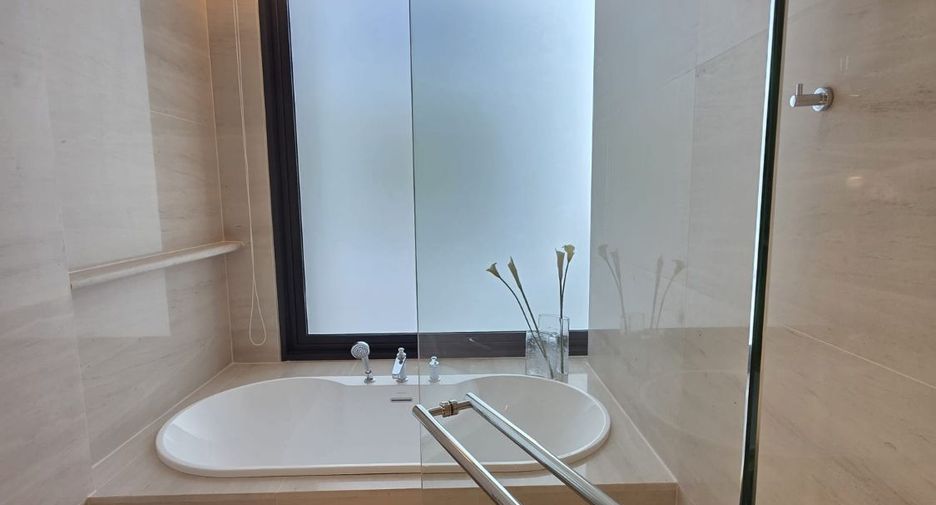 For sale 3 bedrooms condo in Khlong Toei, Bangkok