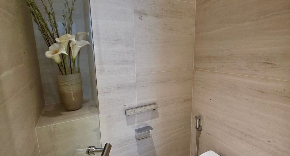 For sale 3 bedrooms condo in Khlong Toei, Bangkok