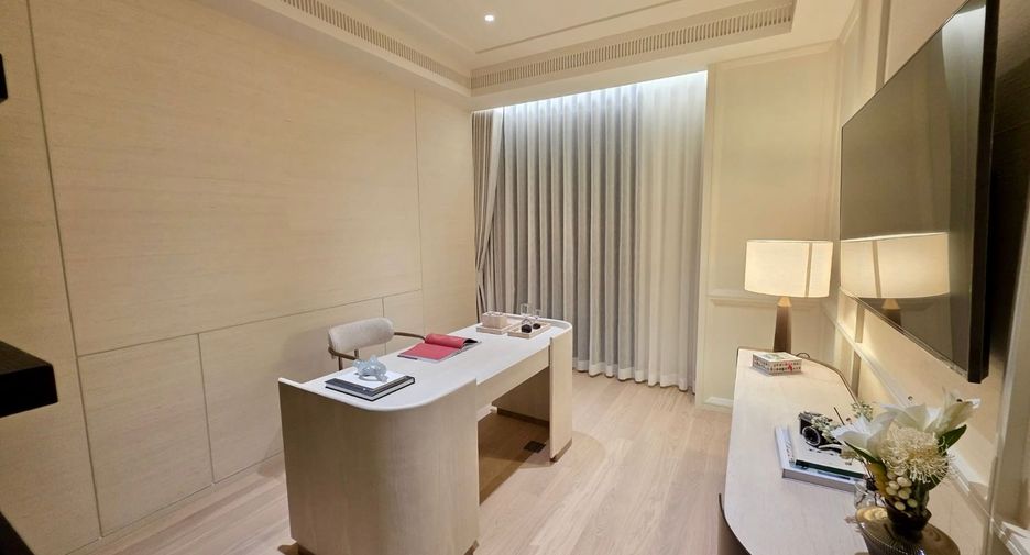For sale 3 bedrooms condo in Khlong Toei, Bangkok