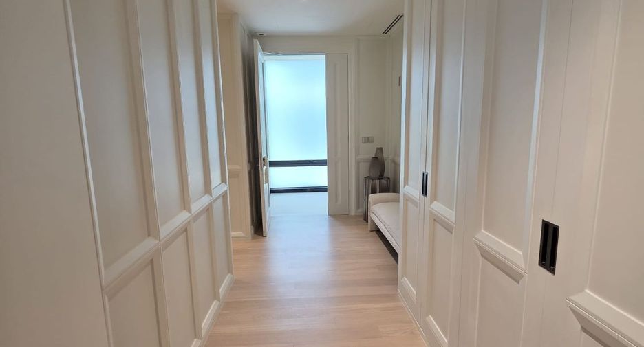 For sale 3 bedrooms condo in Khlong Toei, Bangkok