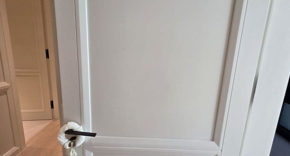 For sale 3 bedrooms condo in Khlong Toei, Bangkok