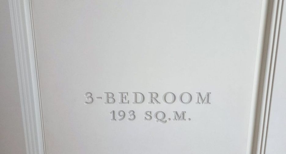 For sale 3 bedrooms condo in Khlong Toei, Bangkok