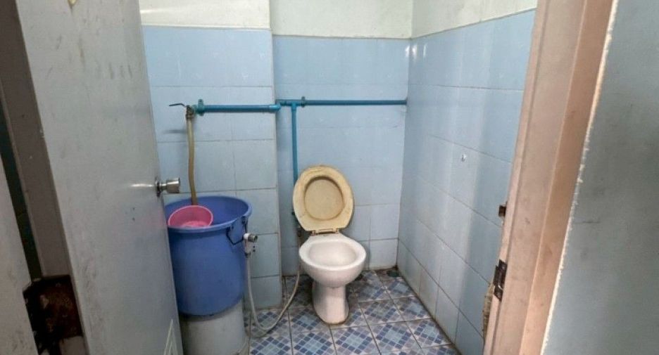 出售 4 卧室 商业空间 在 Mueang Samut Prakan, Samut Prakan