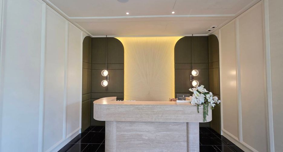 For sale 4 bedrooms condo in Khlong Toei, Bangkok