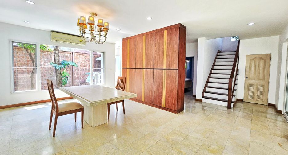 For sale 4 bedrooms house in Taling Chan, Bangkok