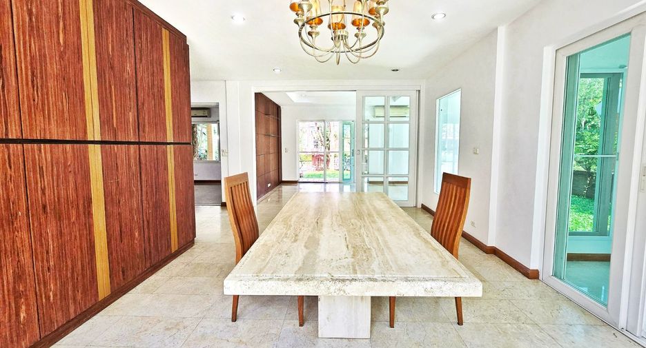 For sale 4 bedrooms house in Taling Chan, Bangkok