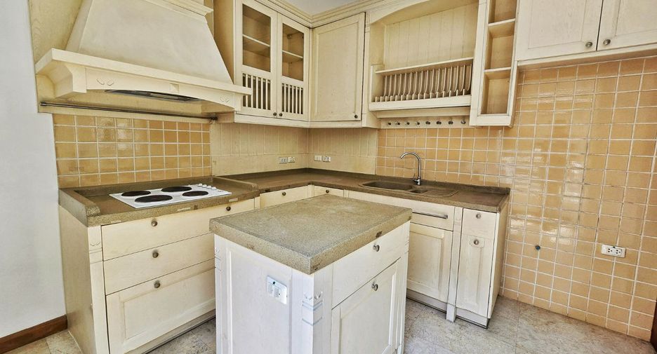 For sale 4 bedrooms house in Taling Chan, Bangkok